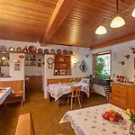 Gaestehaus Haeuslweber Konukevi 3*