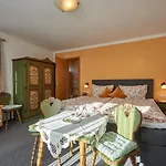 Gaestehaus Haeuslweber 3*