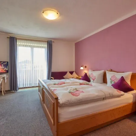 Konukevi Gaestehaus Haeuslweber 4*