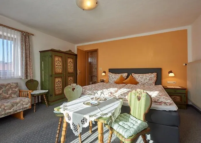 Gaestehaus Haeuslweber 4*
